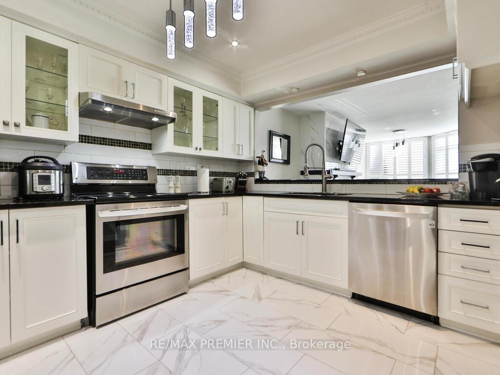 100-arbors-lane-vaughan-ontario-n12942328