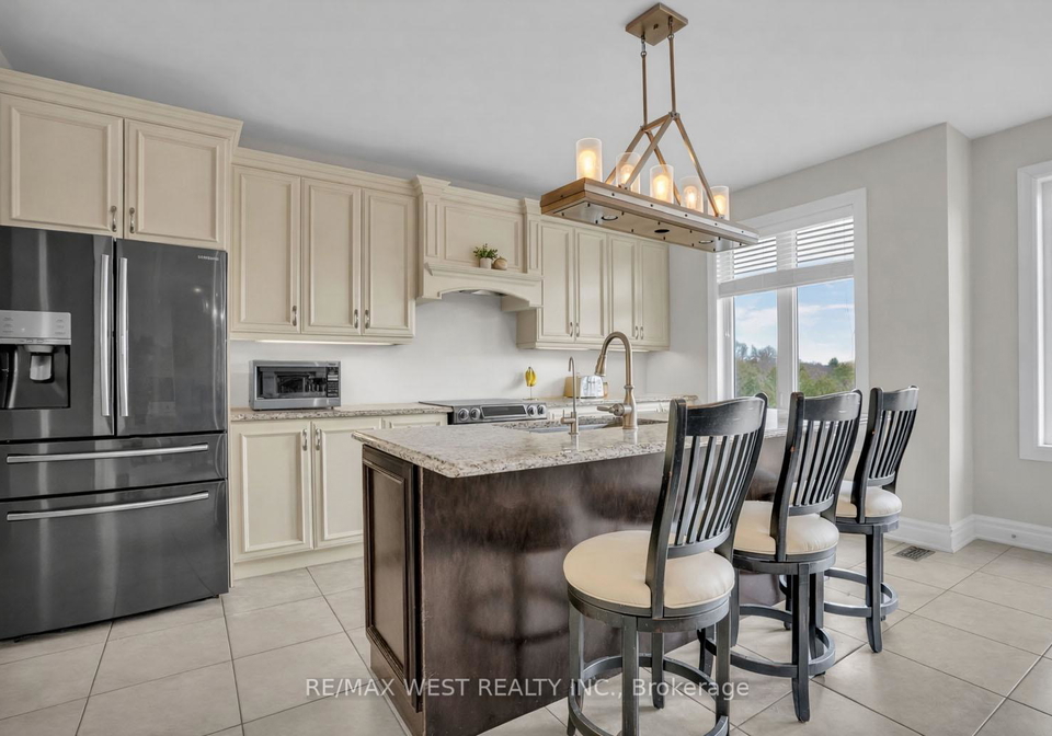 23-webb-trail-new-tecumseth-ontario-n12943442