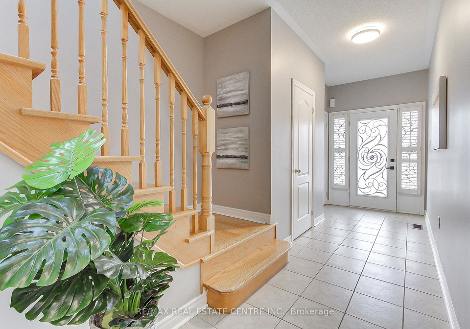 54-woodbury-crescent-newmarket-ontario-n12944628