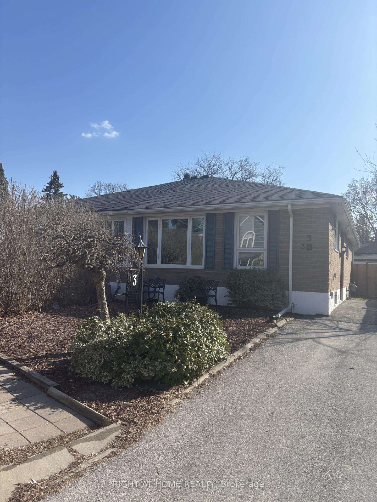 3-huron-court-aurora-ontario-n12949892