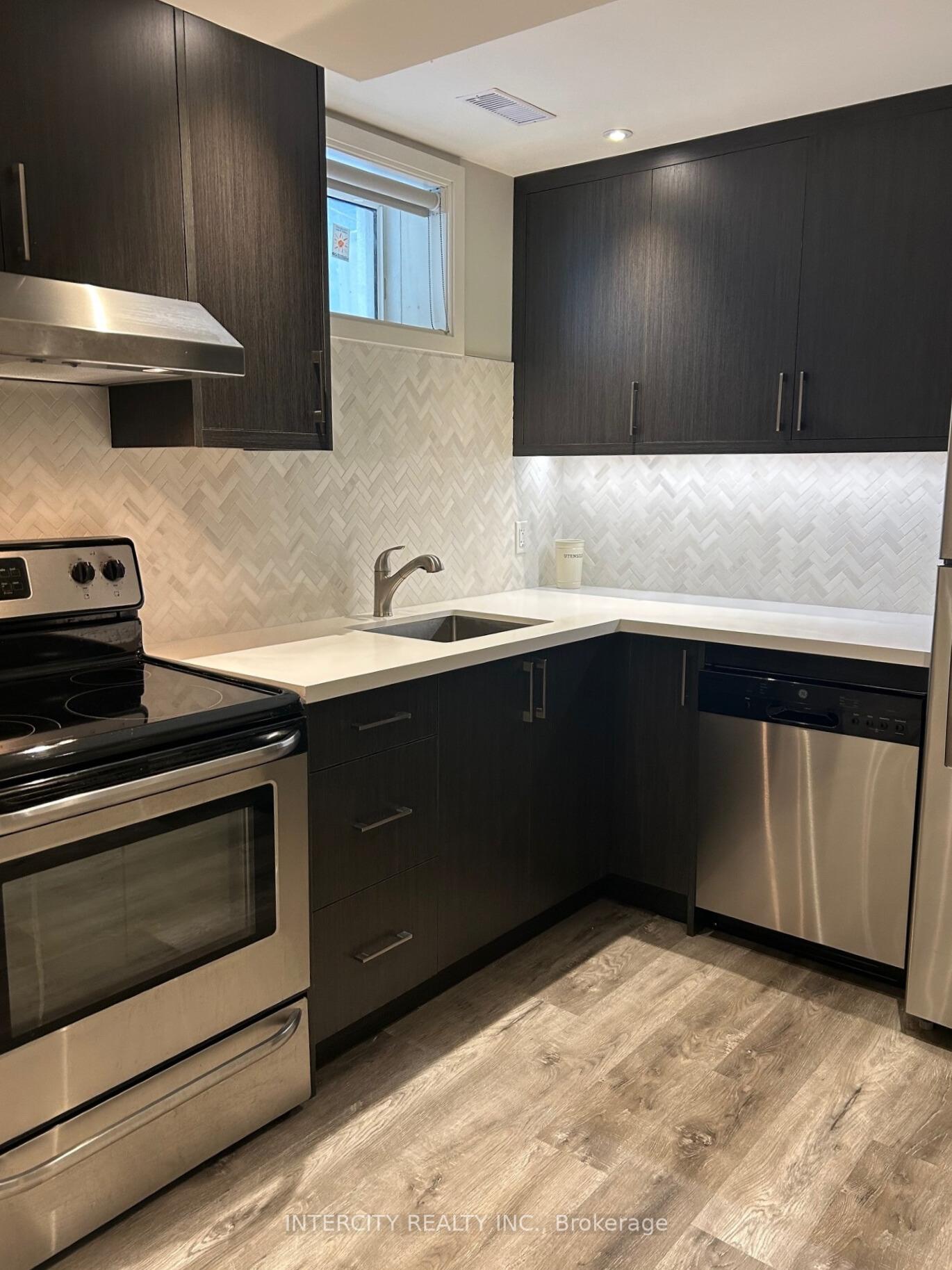10-hopkins-crescent-bradford-west-gwillimbury-ontario-n12950404