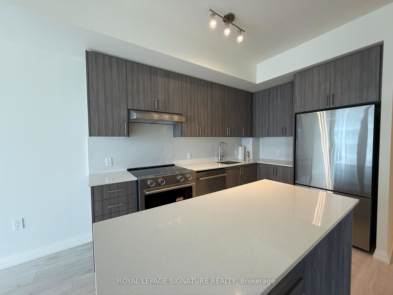 27-korda-gate-vaughan-ontario-n12962204