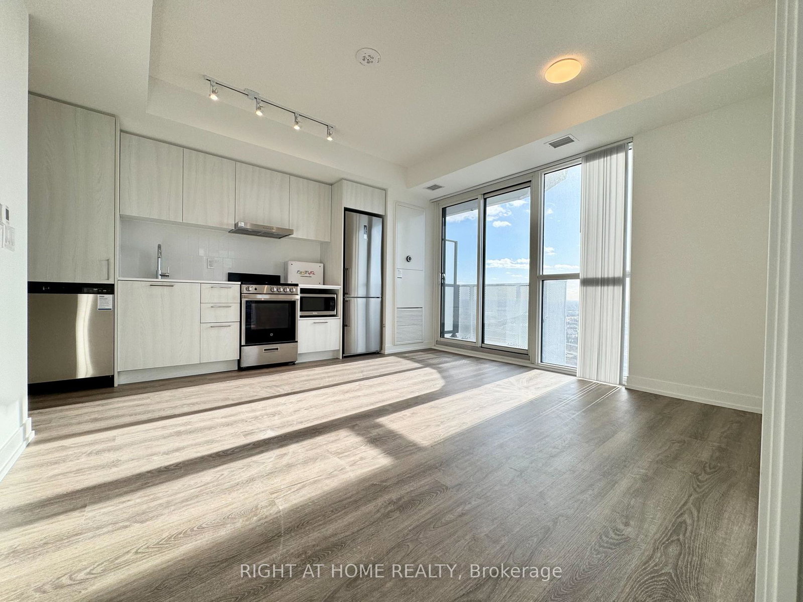 195-commerce-street-vaughan-ontario-n12963982