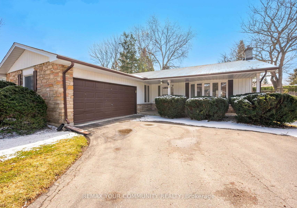 11-glenview-drive-aurora-ontario-n12971876