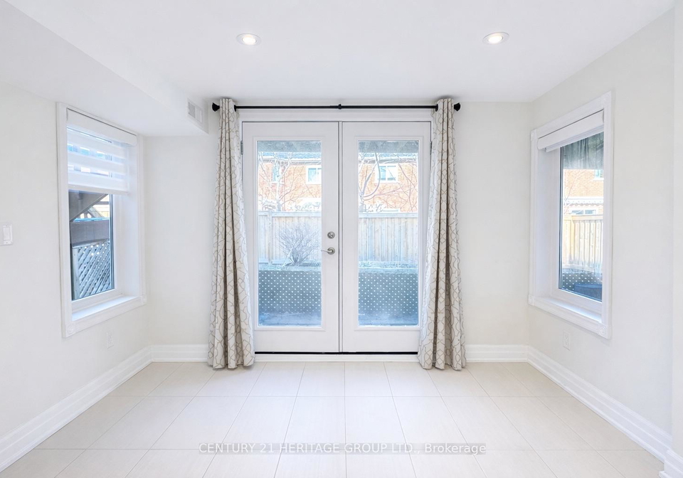 691-shanahan-boulevard-newmarket-ontario-n12973422