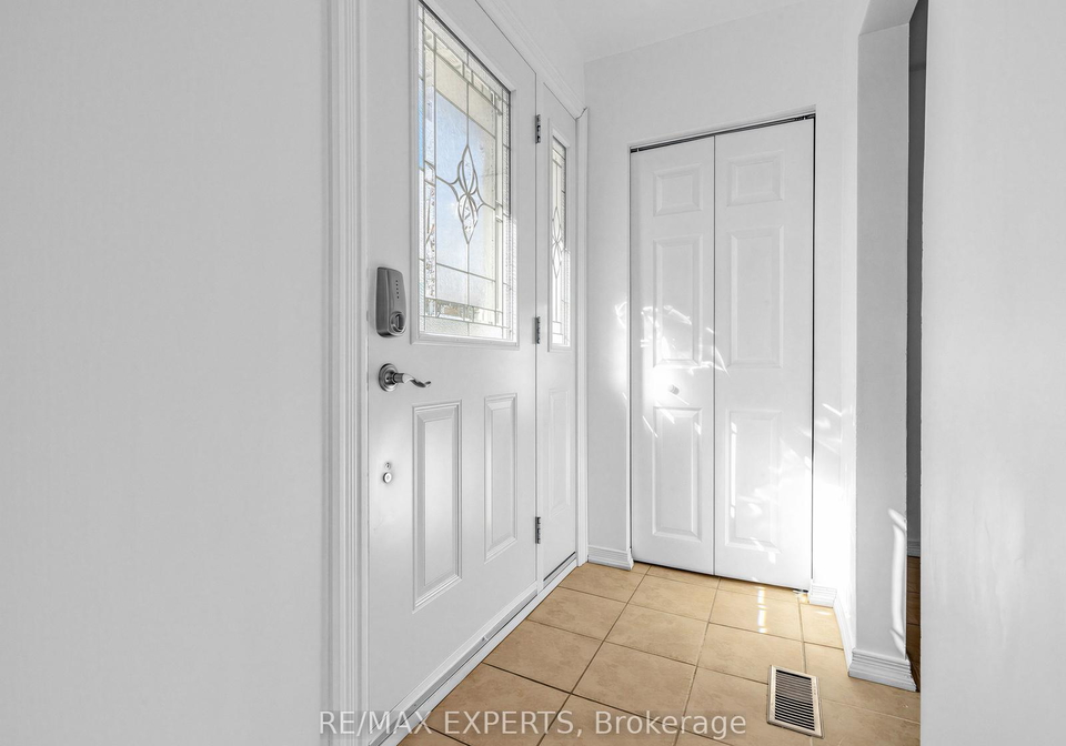 126-longford-drive-newmarket-ontario-n12977768