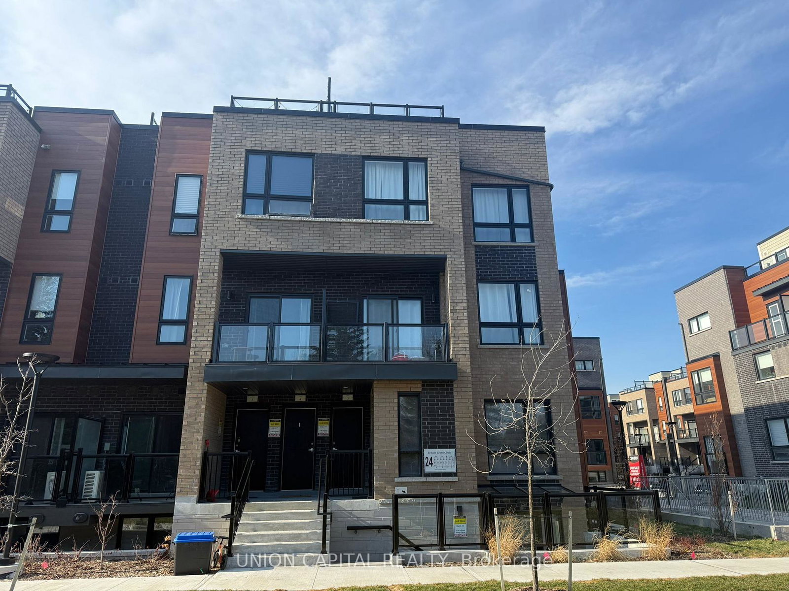 2lytham-green-circle-newmarket-ontario-n12978712