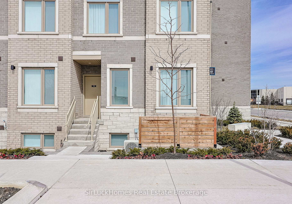 100-honeycrisp-crescent-vaughan-ontario-n12979400