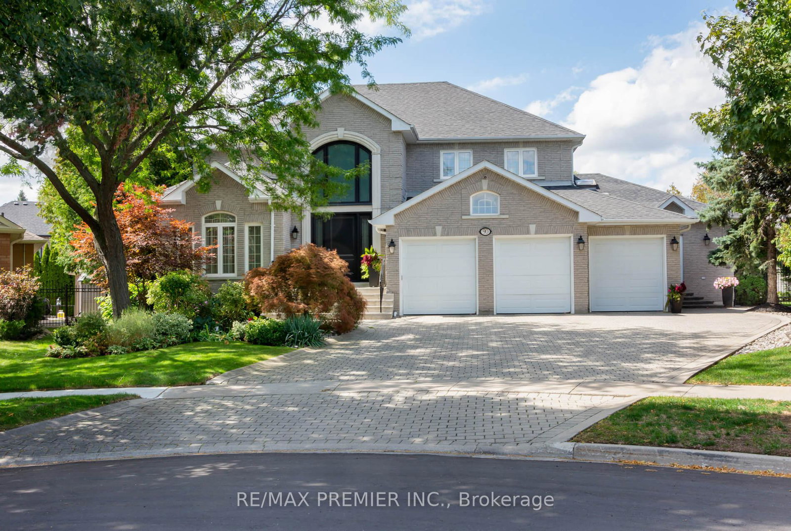 90-shamrock-crescent-vaughan-ontario-n12980168