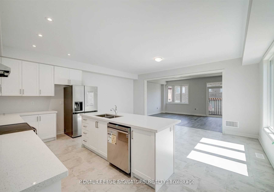 5-frederick-taylor-way-east-gwillimbury-ontario-n12981482