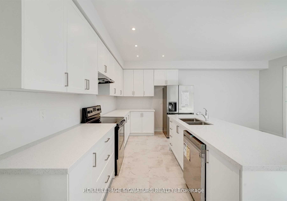 5-frederick-taylor-way-east-gwillimbury-ontario-n12981482