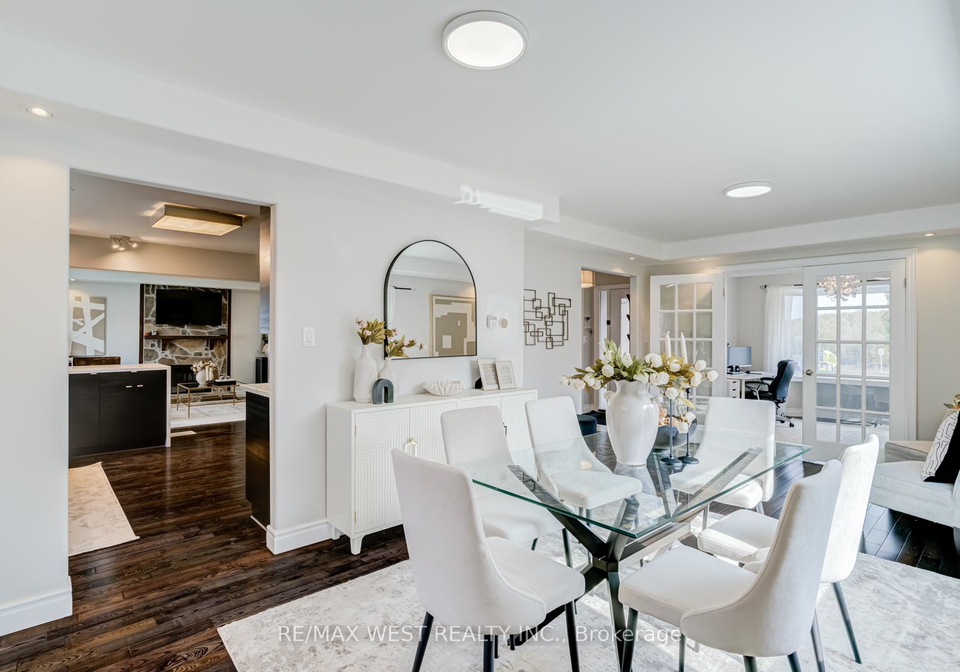 890-wayne-drive-newmarket-ontario-n12985360