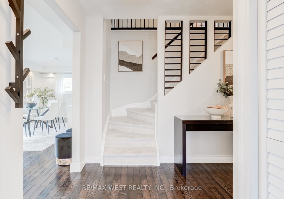 890-wayne-drive-newmarket-ontario-n12985360