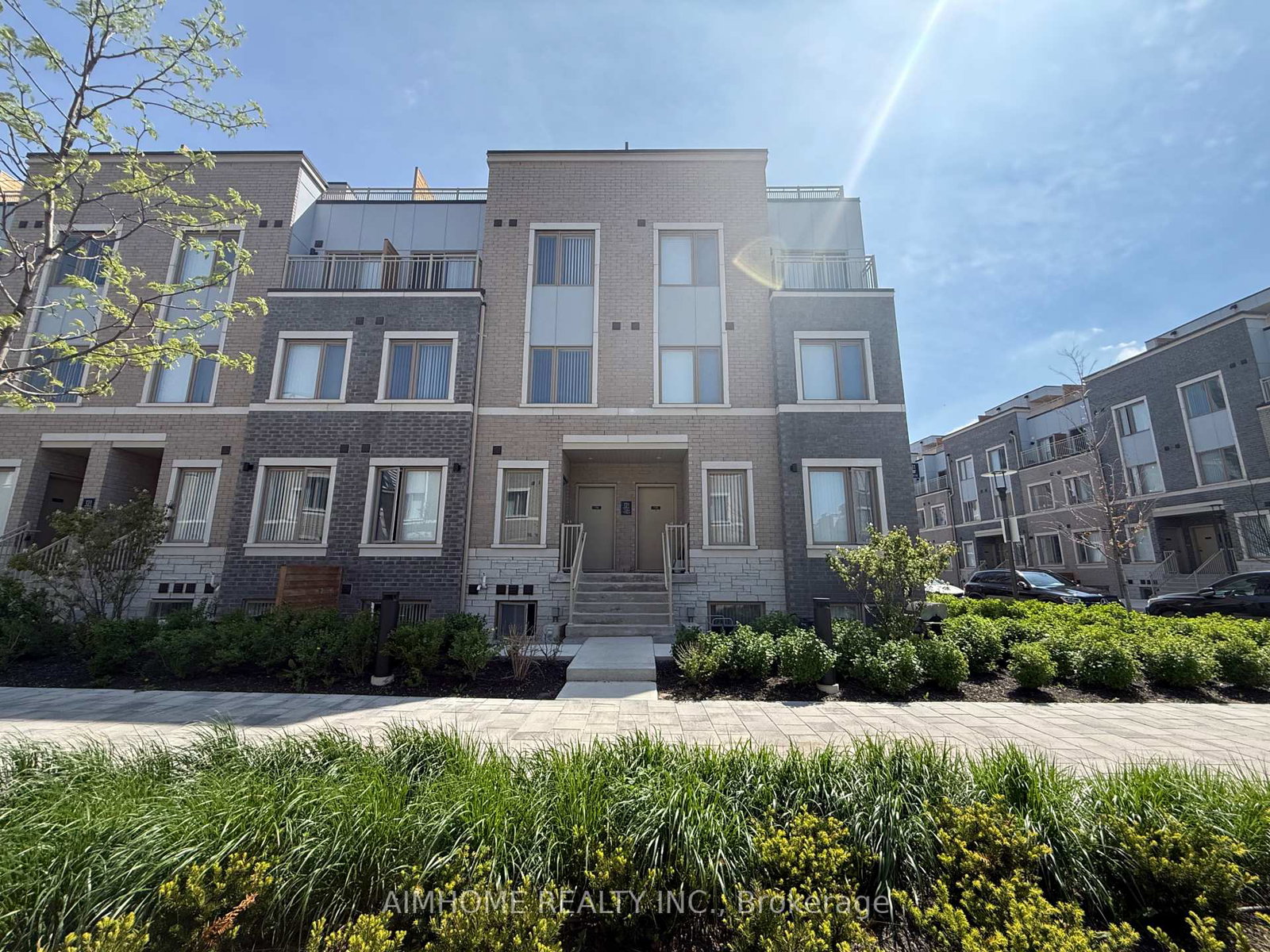 131-honeycrisp-crescent-vaughan-ontario-n12987576