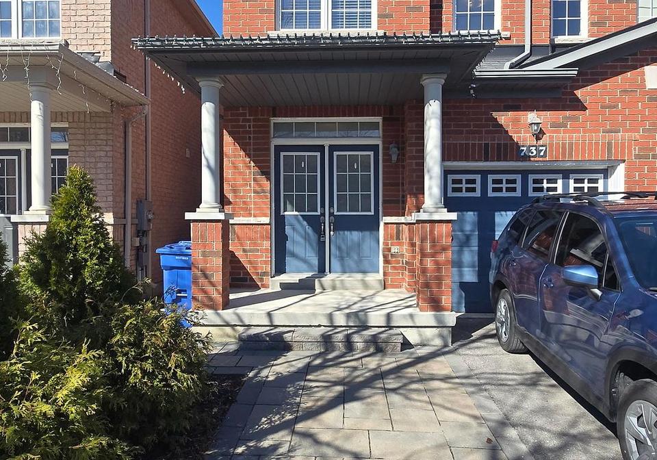 737-john-cole-court-newmarket-ontario-n12990594