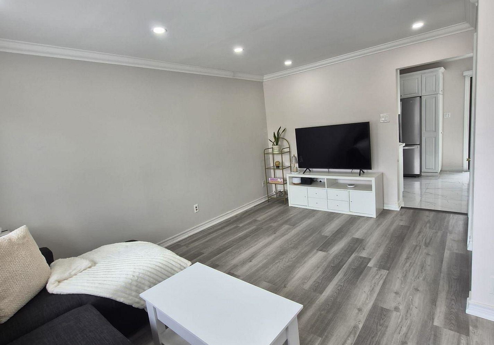 781-sunnypoint-drive-newmarket-ontario-n12991004