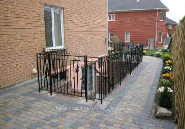 64-kingmount-crescent-richmond-hill-ontario-n12992262