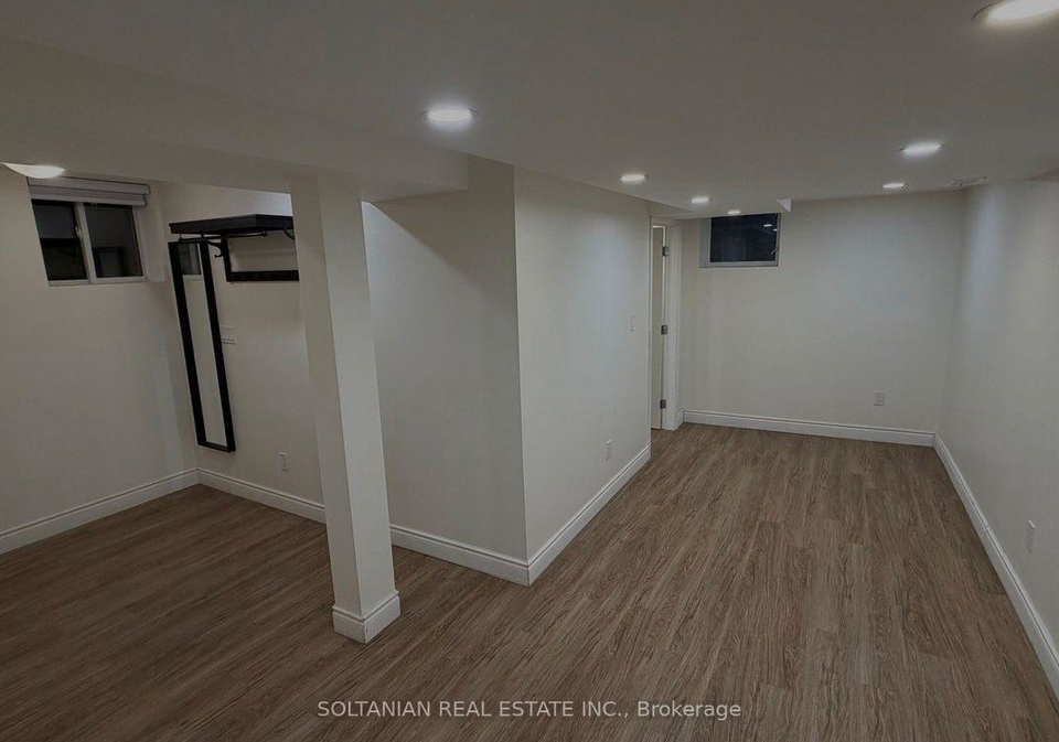 110-warwick-crescent-newmarket-ontario-n12993314