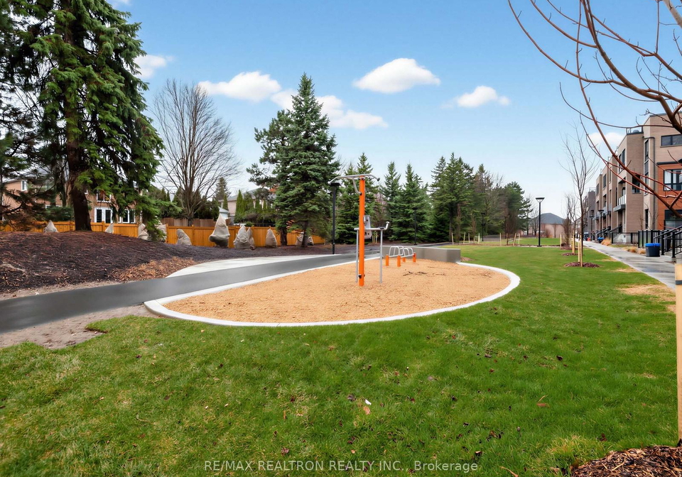 22-lytham-green-circle-newmarket-ontario-n12993774