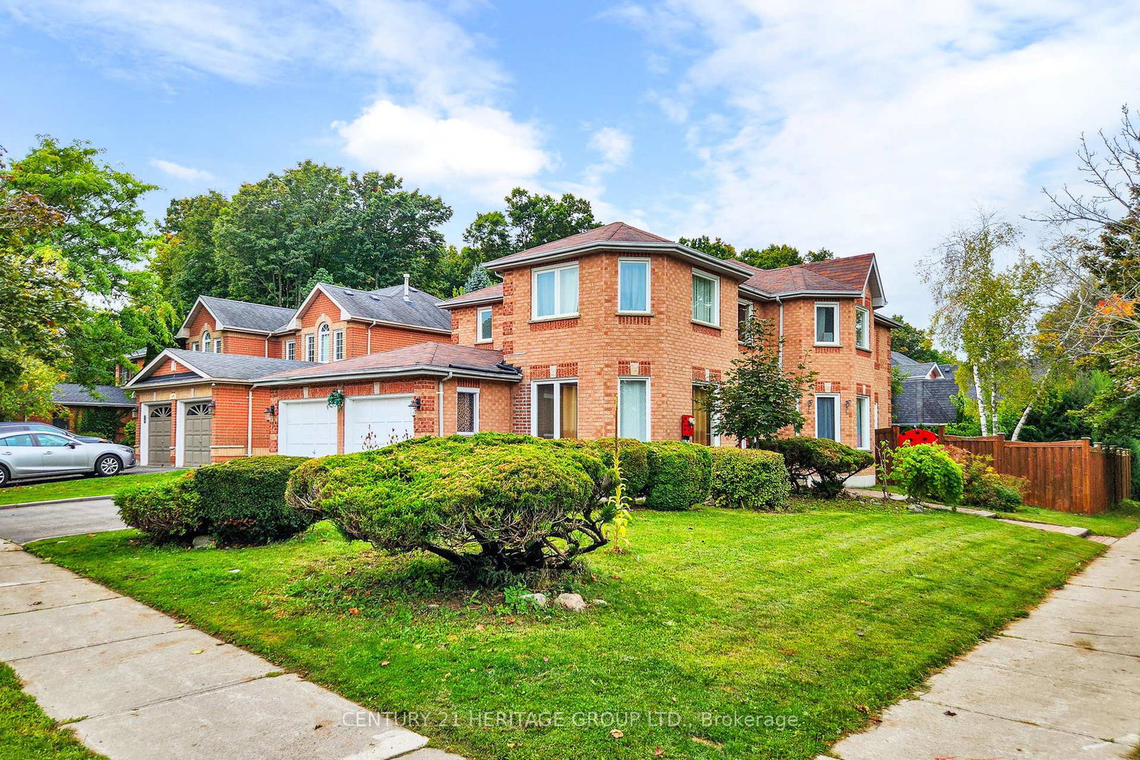 98-charing-crescent-aurora-ontario-n12997552