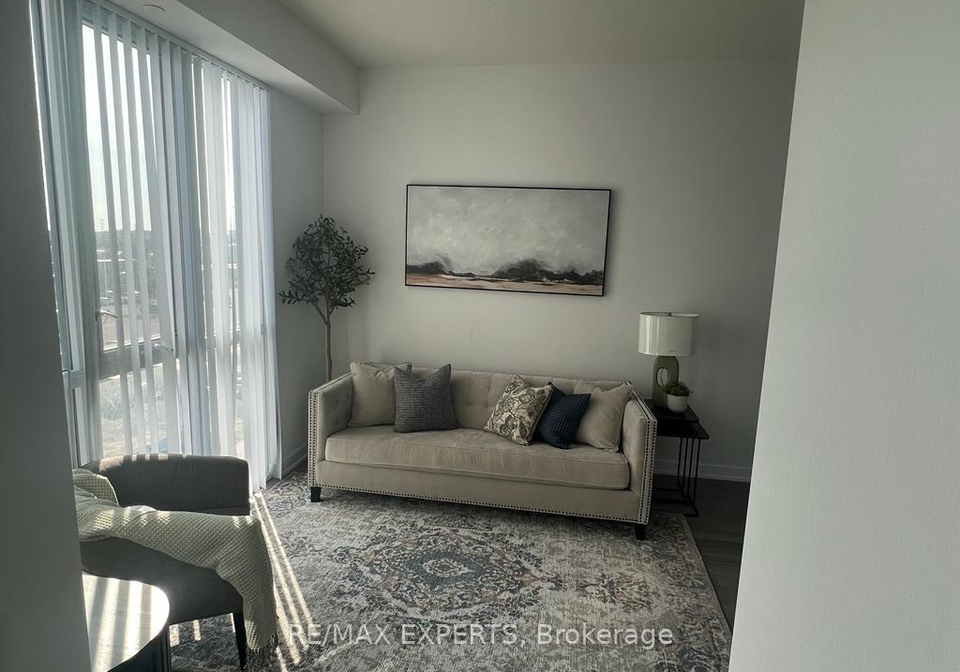 60-honey-crisp-crescent-vaughan-ontario-n12998994