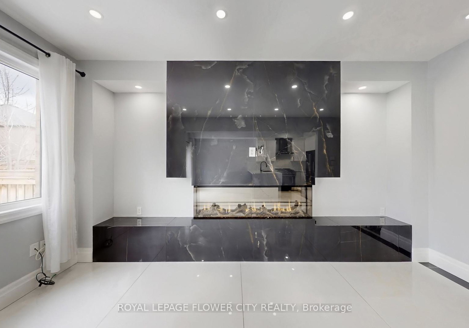 642-sweetwater-crescent-newmarket-ontario-n12999030