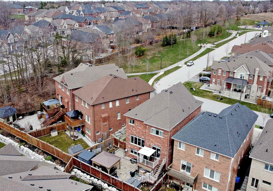 22-walter-tunny-crescent-east-gwillimbury-ontario-n13000458