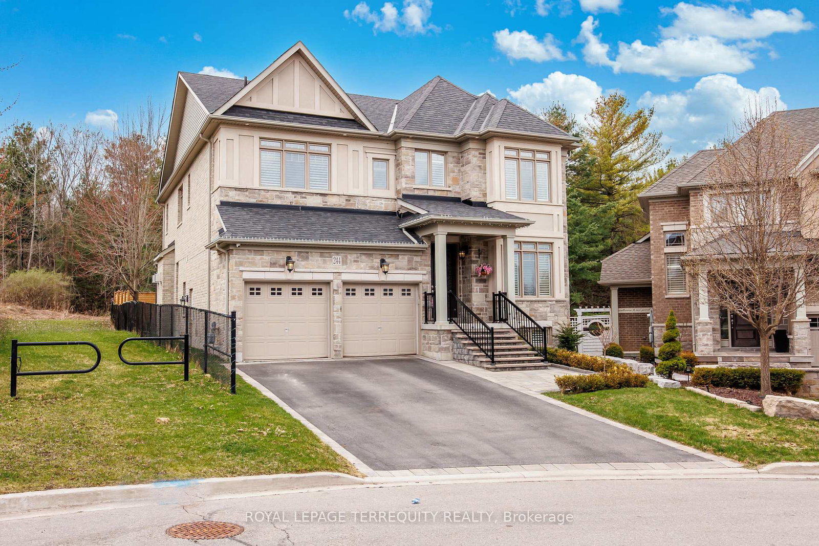 244-frederick-curran-lane-newmarket-ontario-n13000658