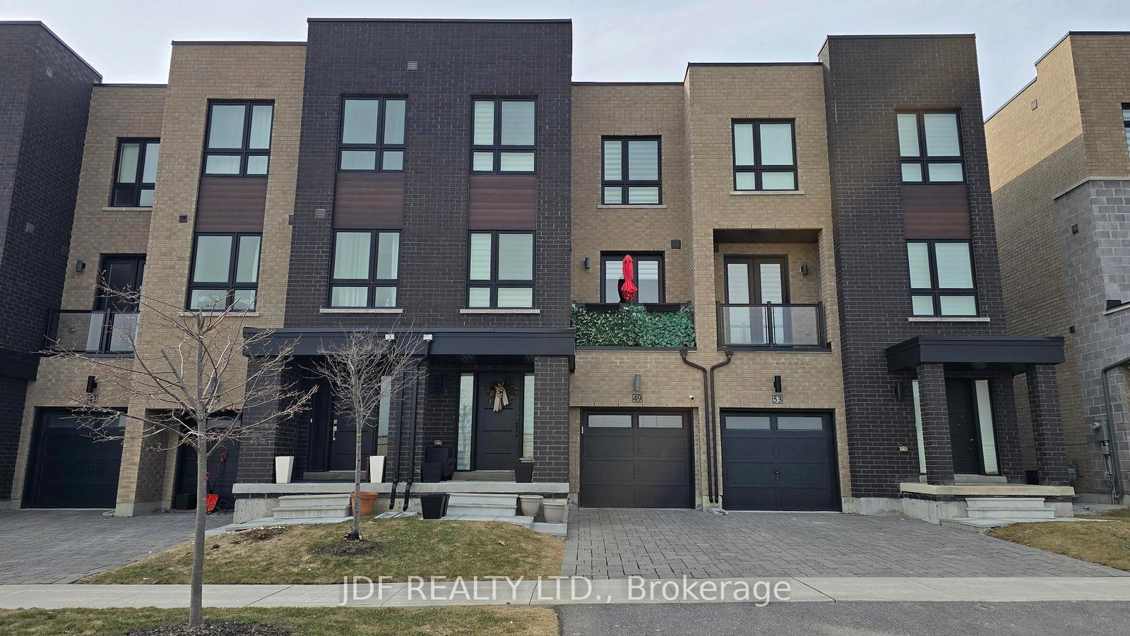 49-gridiron-gate-vaughan-ontario-n13001094