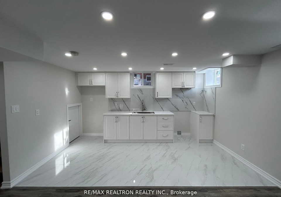16-yang-street-w-richmond-hill-ontario-n13001368