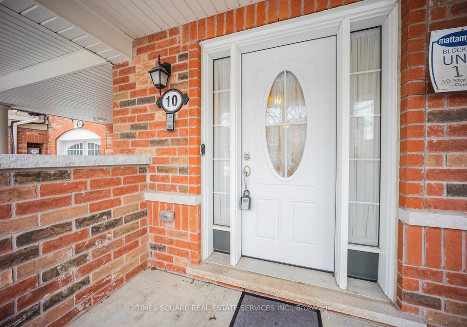 10-stocks-lane-aurora-ontario-n13002314