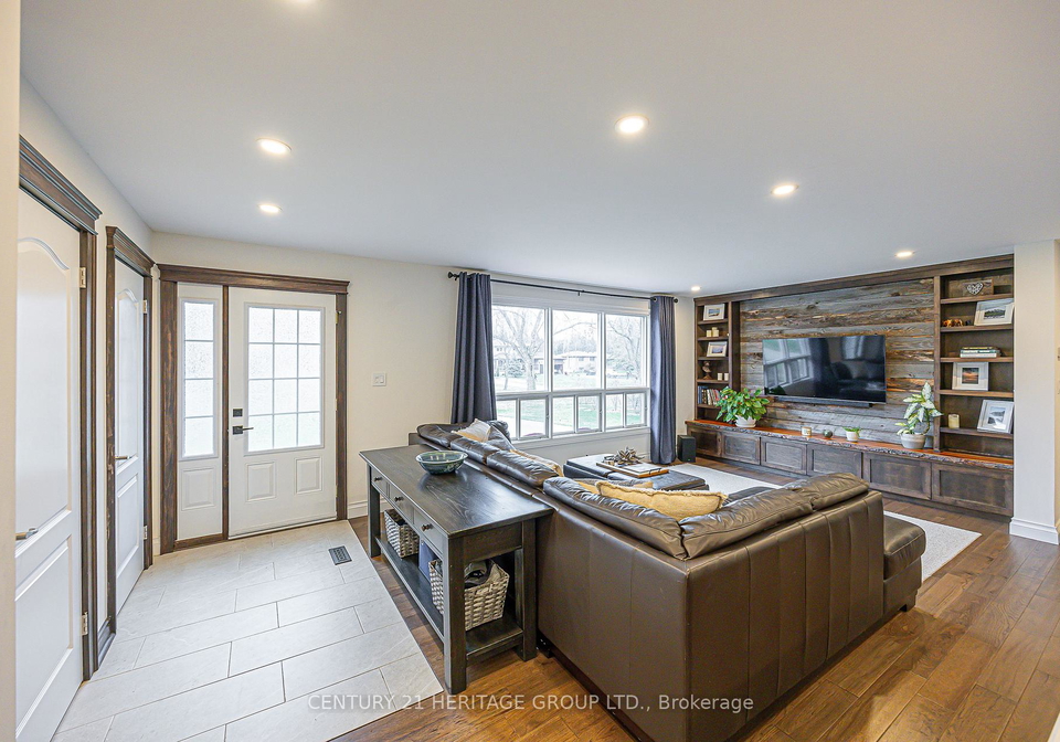 23-amberglen-court-east-gwillimbury-ontario-n13002502