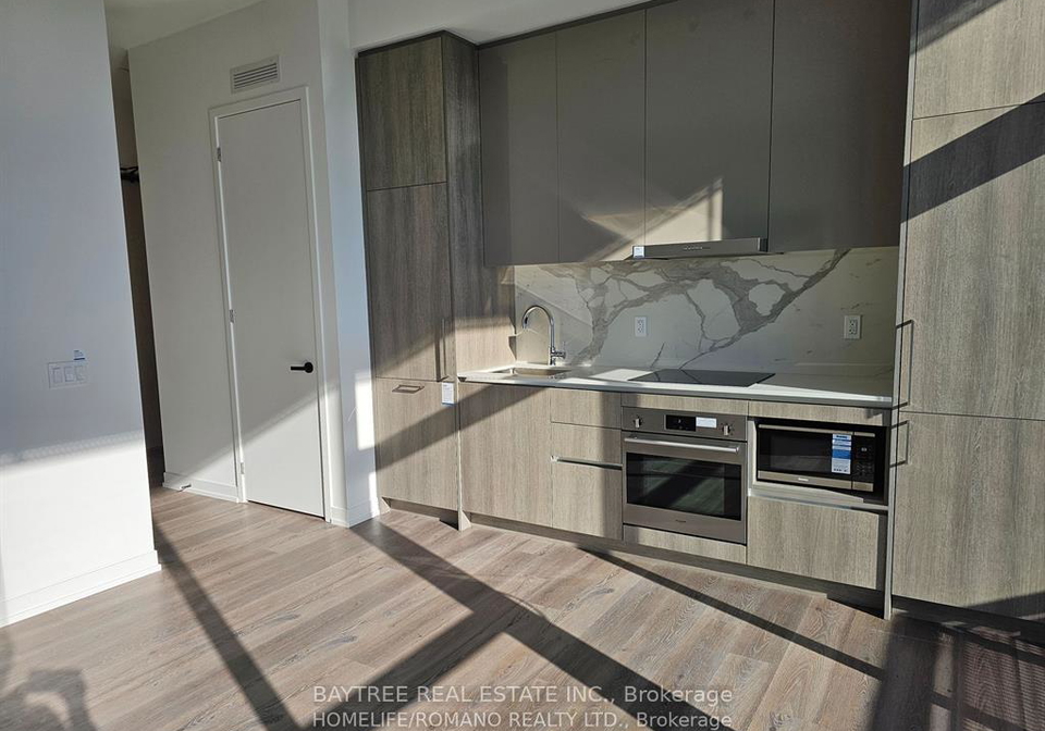 225-commerce-street-vaughan-ontario-n13009920