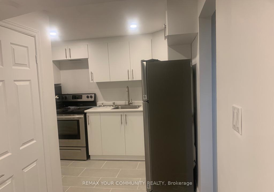 371-selby-crescent-newmarket-ontario-n13010538