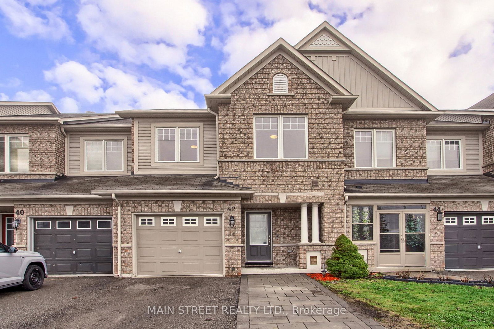 42-courtland-crescent-newmarket-ontario-n13016102