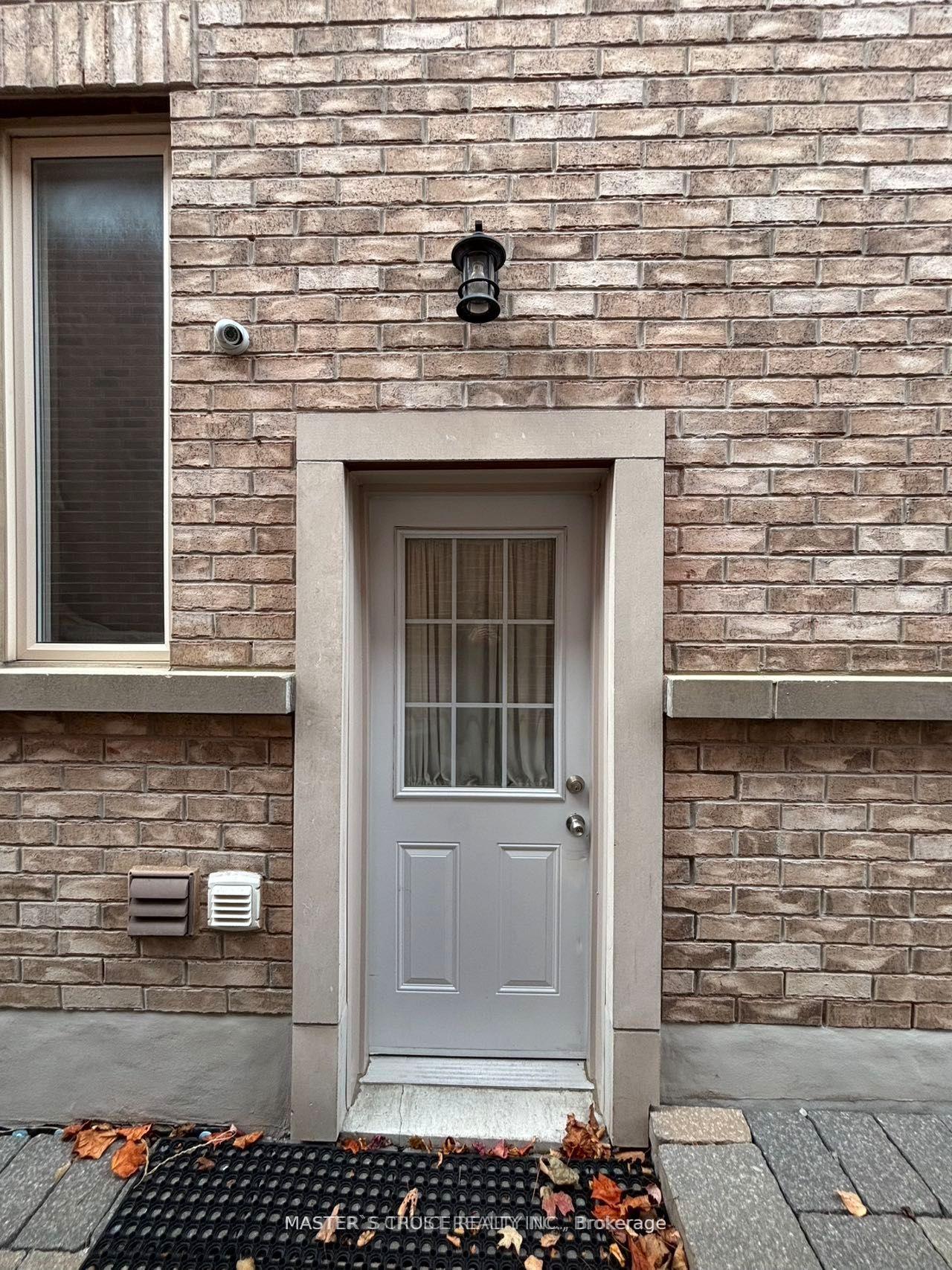 206-aspenwood-drive-newmarket-ontario-n13016410