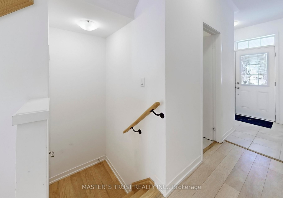 208-harding-park-street-newmarket-ontario-n13016452