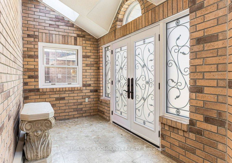 21-millbrook-gate-markham-ontario-n13019362