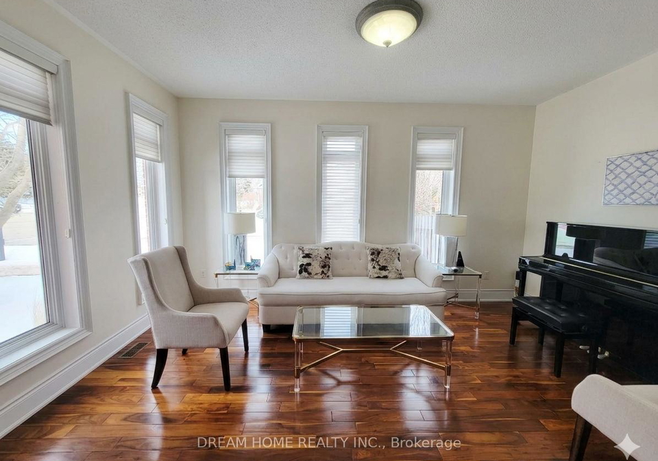 735-foxcroft-boulevard-newmarket-ontario-n13020674