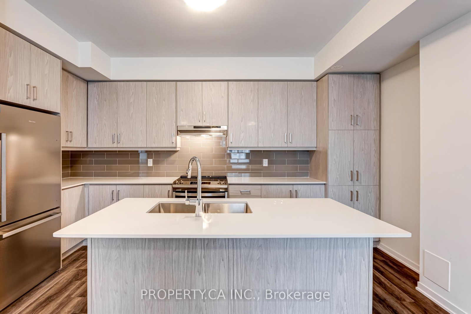 80-honeycrisp-crescent-vaughan-ontario-n13027696