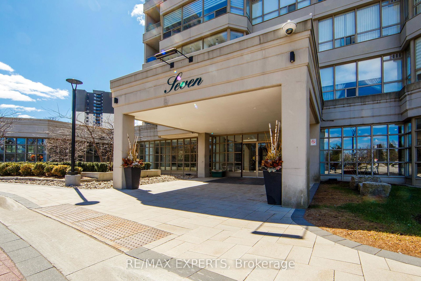 7-townsgate-drive-vaughan-ontario-n13030196