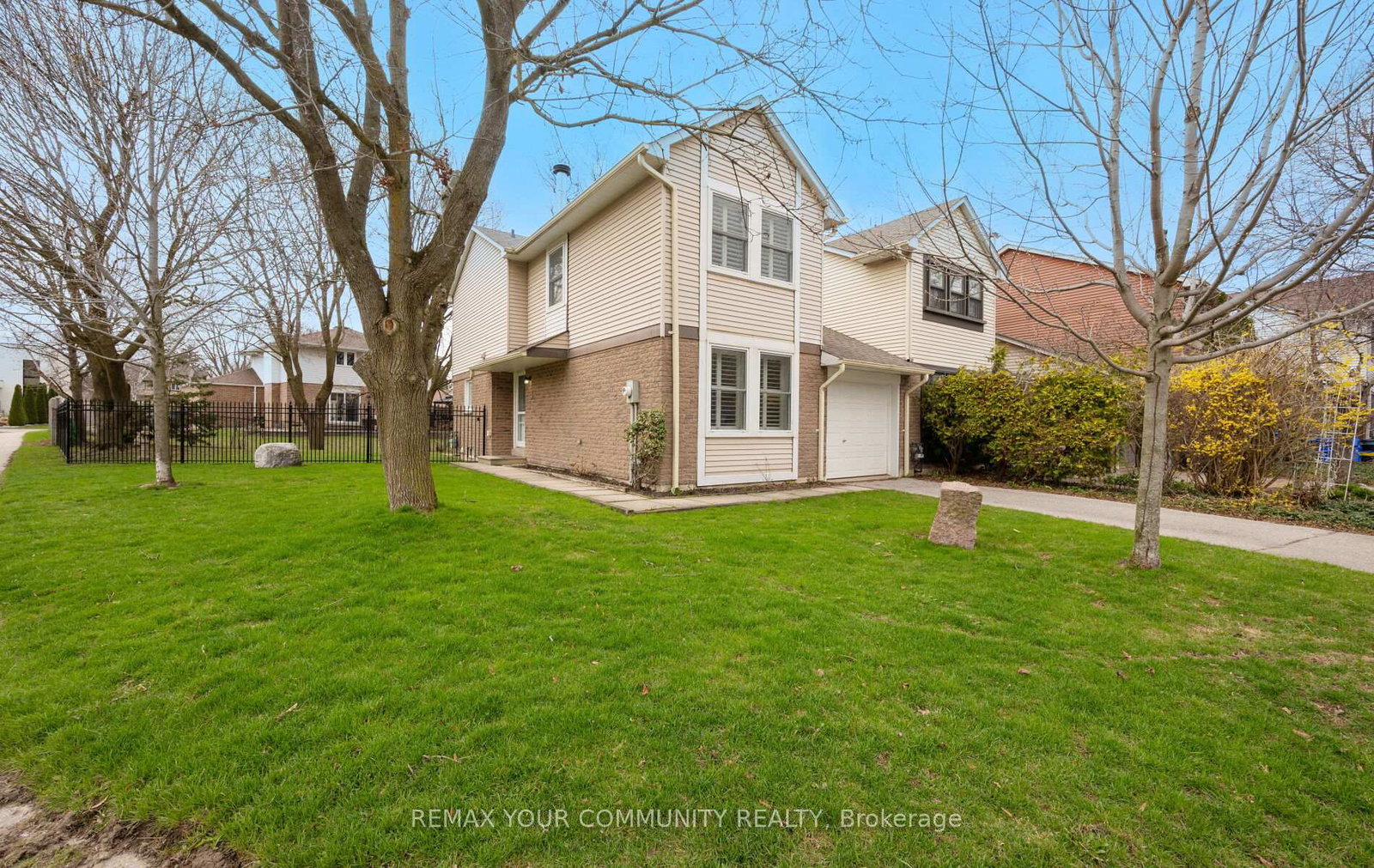 4-sandusky-crescent-aurora-ontario-n13030450