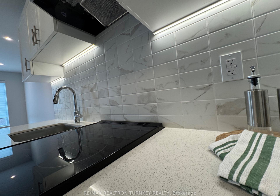 715-davis-drive-newmarket-ontario-n13032654