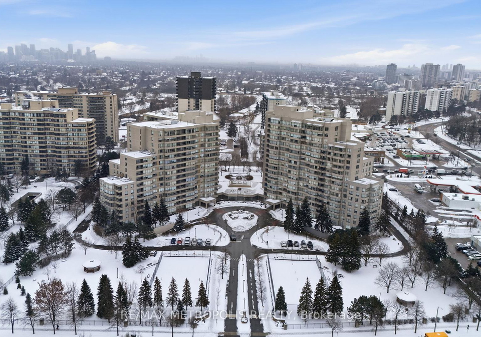 11-townsgate-drive-vaughan-ontario-n13033088