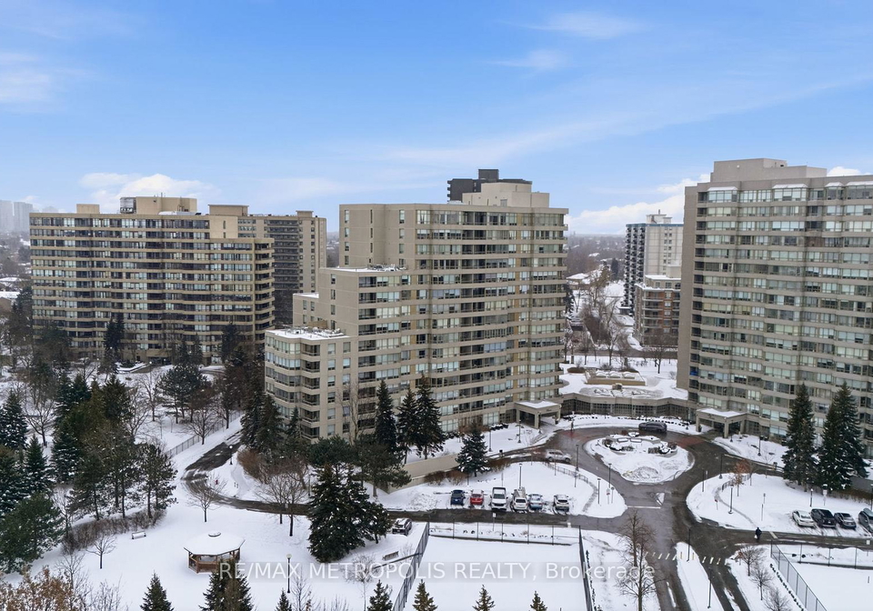 11-townsgate-drive-vaughan-ontario-n13033088