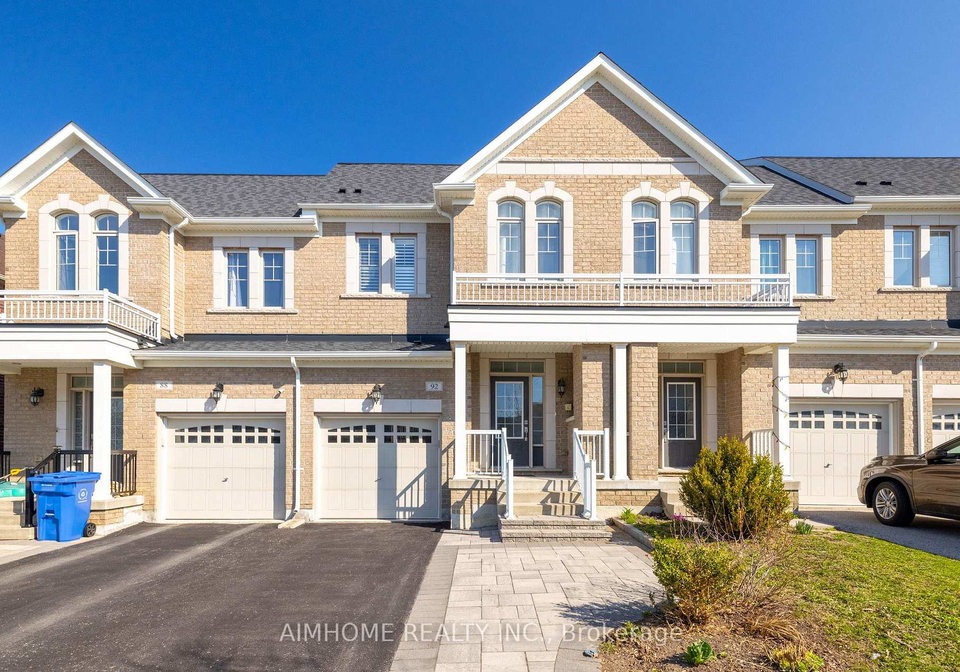 92-radial-drive-aurora-ontario-n13036476