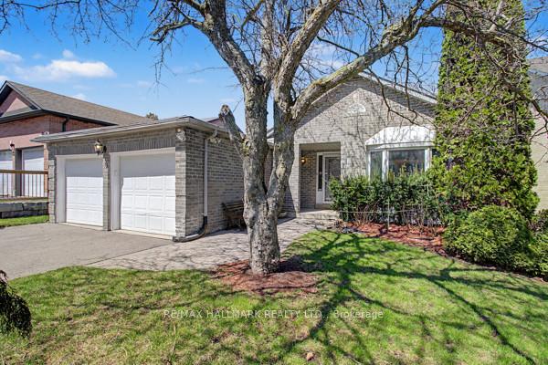 10-haskell-crescent-aurora-ontario-n13036702