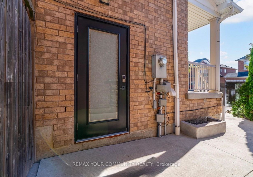 8-ozner-crescent-vaughan-ontario-n13041144