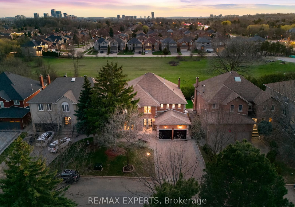 11-horizon-court-richmond-hill-ontario-n13041606