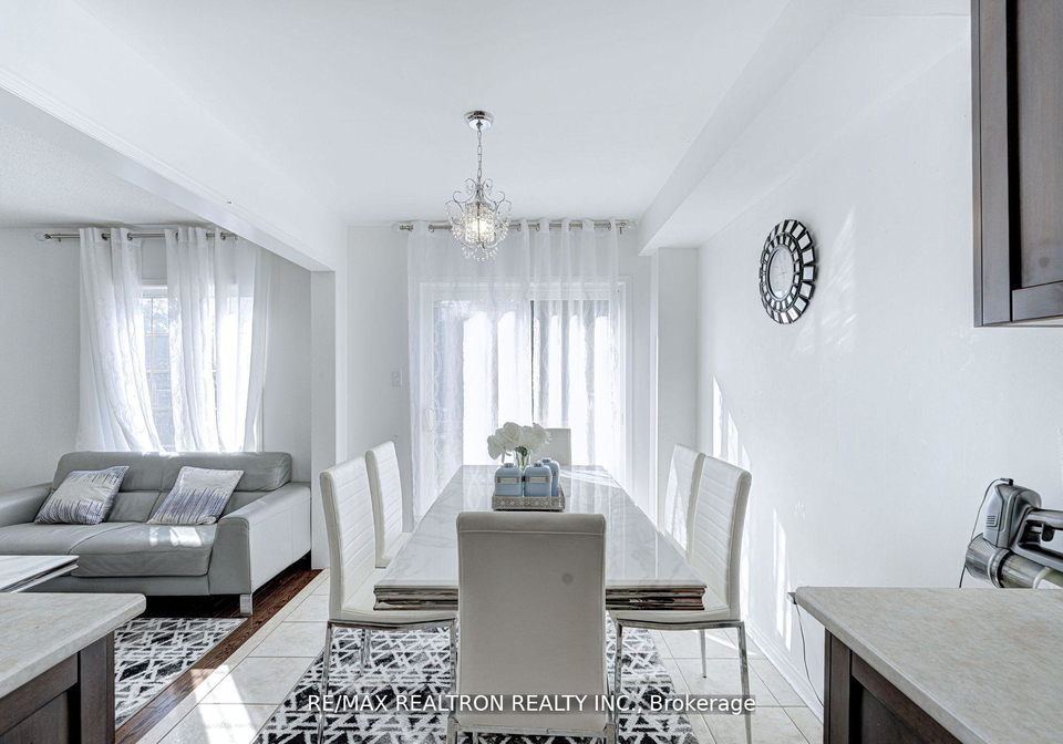 88-banbrooke-crescent-newmarket-ontario-n13042656